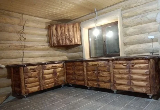 Кухня из массива дерева на заказ - ручная работа мастера